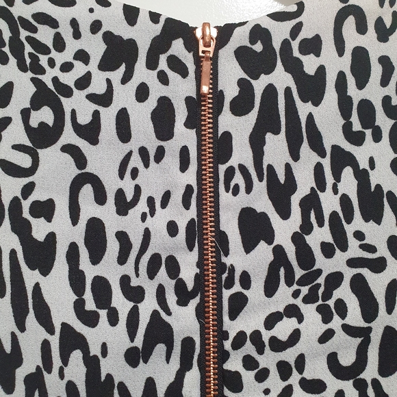 Sheike size 12 grey/black animal print crop - Picture 5 of 6